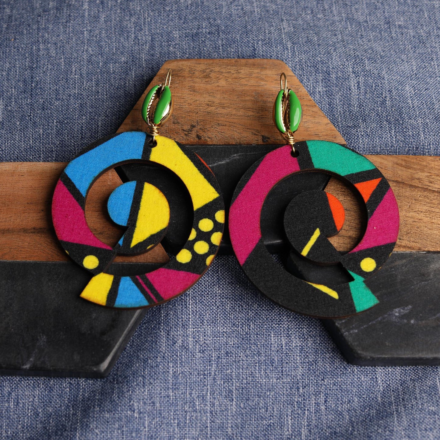 Kente Royale - Wooden Cowrie Shell Earrings